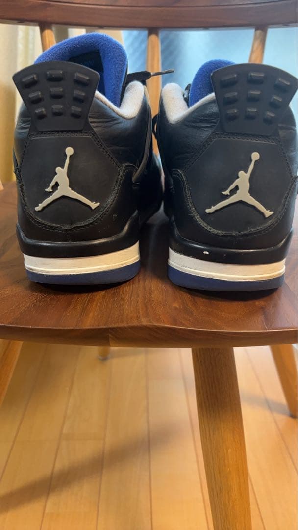 Air Jordan 4 ブラック/ブルー スニーカー