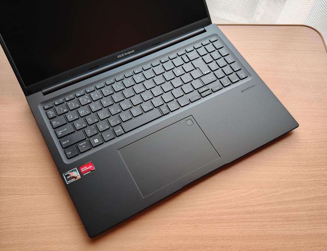 Asus Vivobook 2025年製