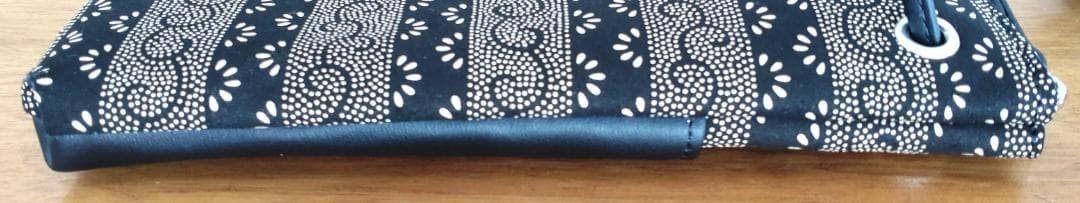 【新品・未使用】印傳屋 サコッシュ スマホポシェット 爪唐草