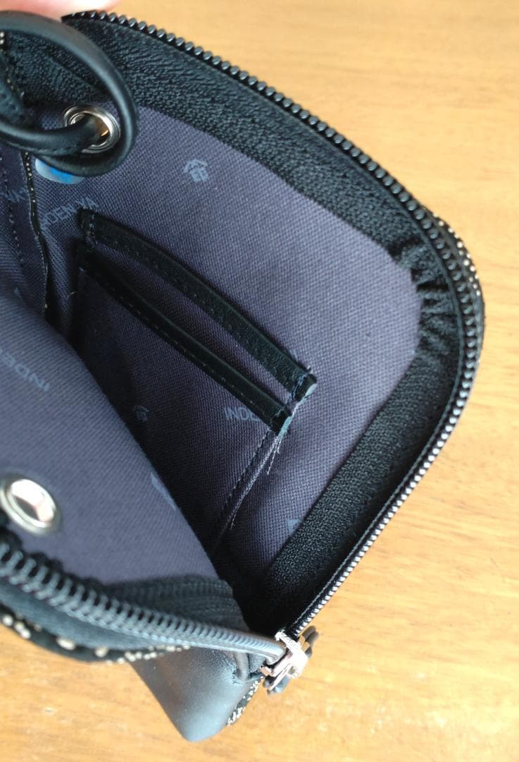 【新品・未使用】印傳屋 サコッシュ スマホポシェット 爪唐草