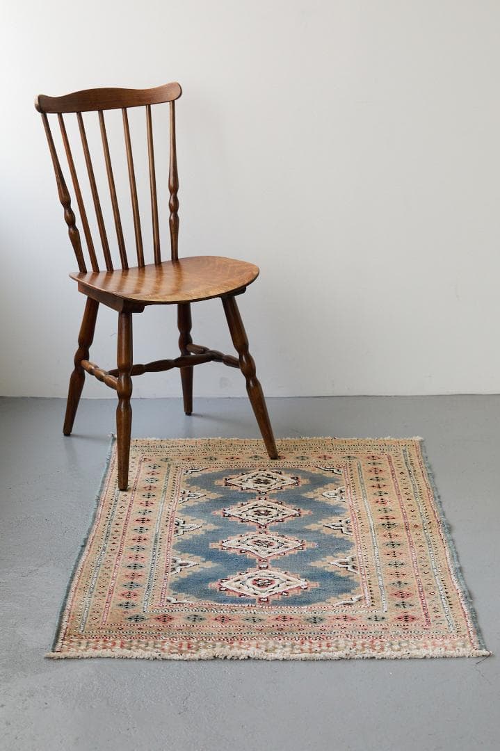 ヴィンテージラグ　トライバルラグ　パキスタン産（113×78cm）青　ベージュ