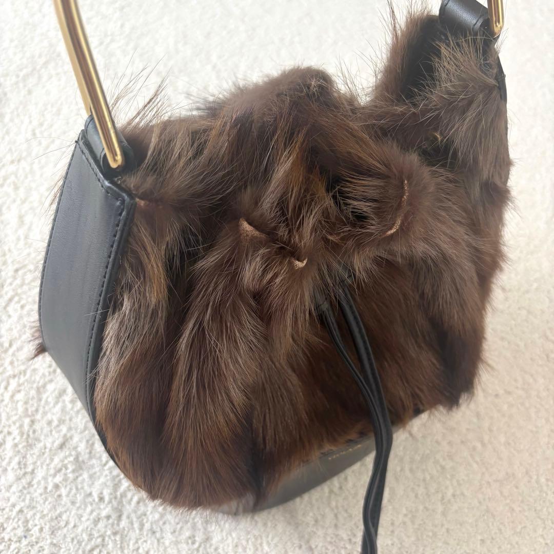 ヴィオラドーロ　レザー　ファー　ハンドバッグ