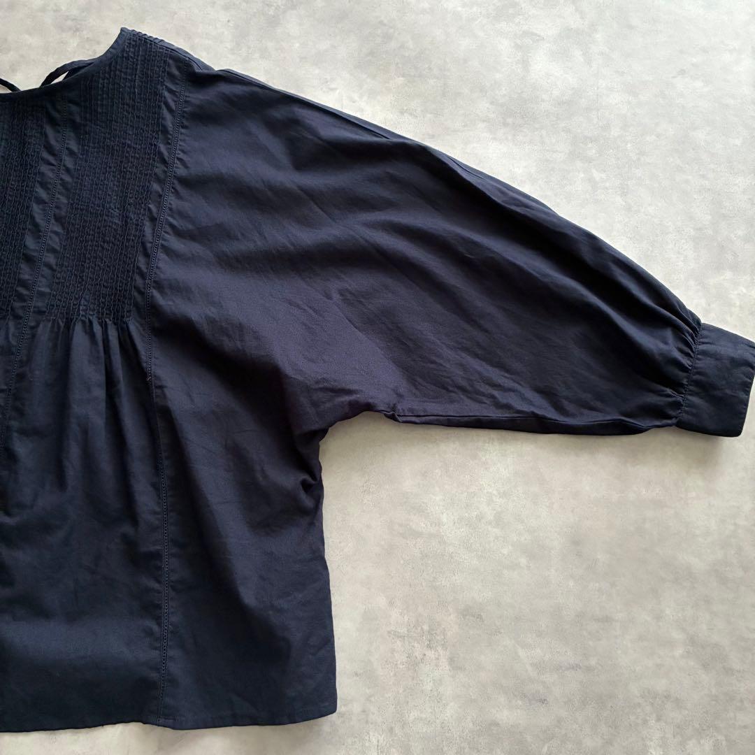美品 かぐれ コットンドルマンピンタックブラウス 紺 ネイビー