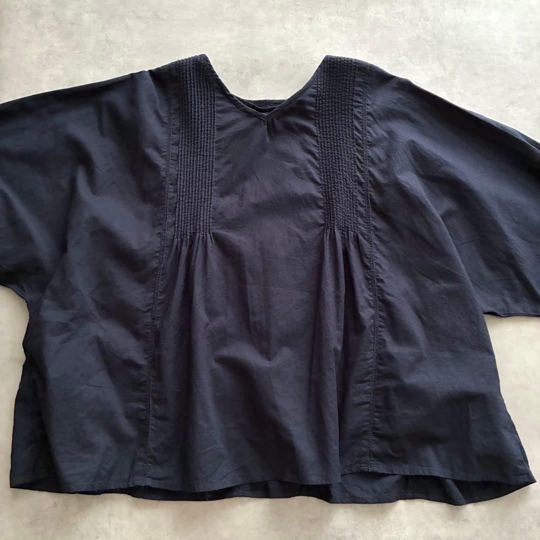 美品 かぐれ コットンドルマンピンタックブラウス 紺 ネイビー