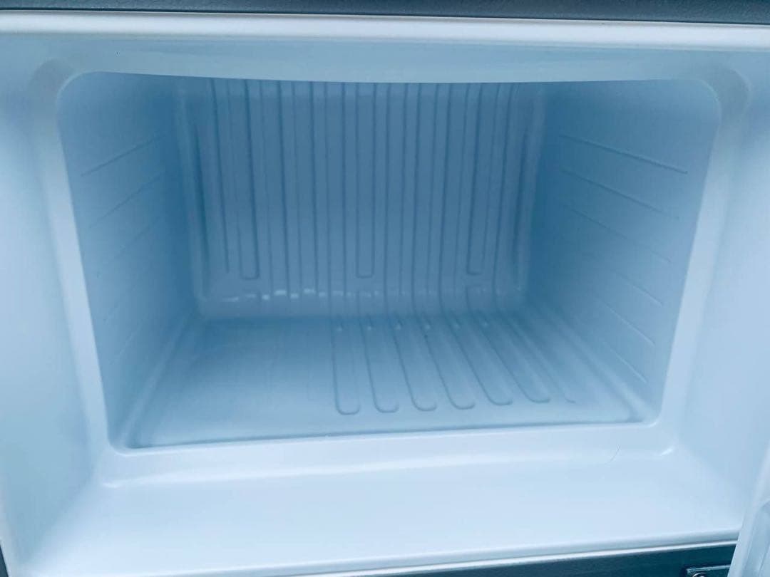 ①✅AQUAノンフロン直冷式冷凍冷蔵庫✅ ✅AQR-111F✅送料設置無料