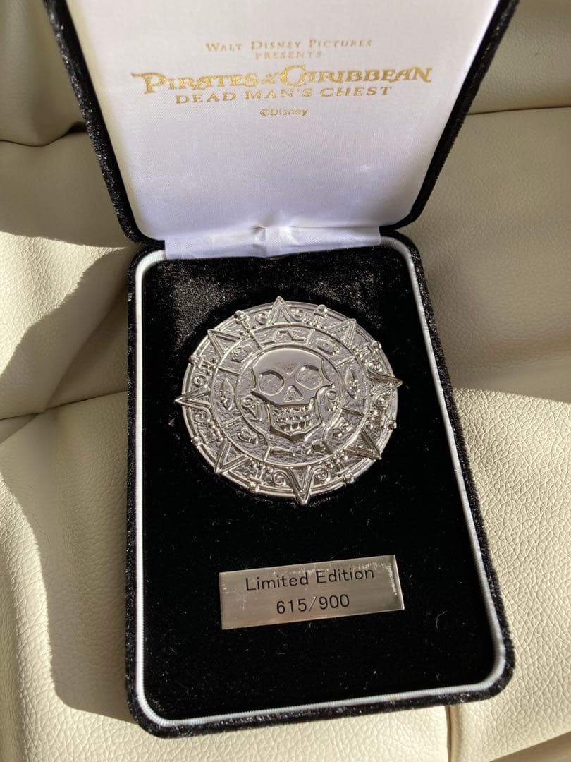 パイレーツ・オブ・カリビアン　純銀製メダル　約113g