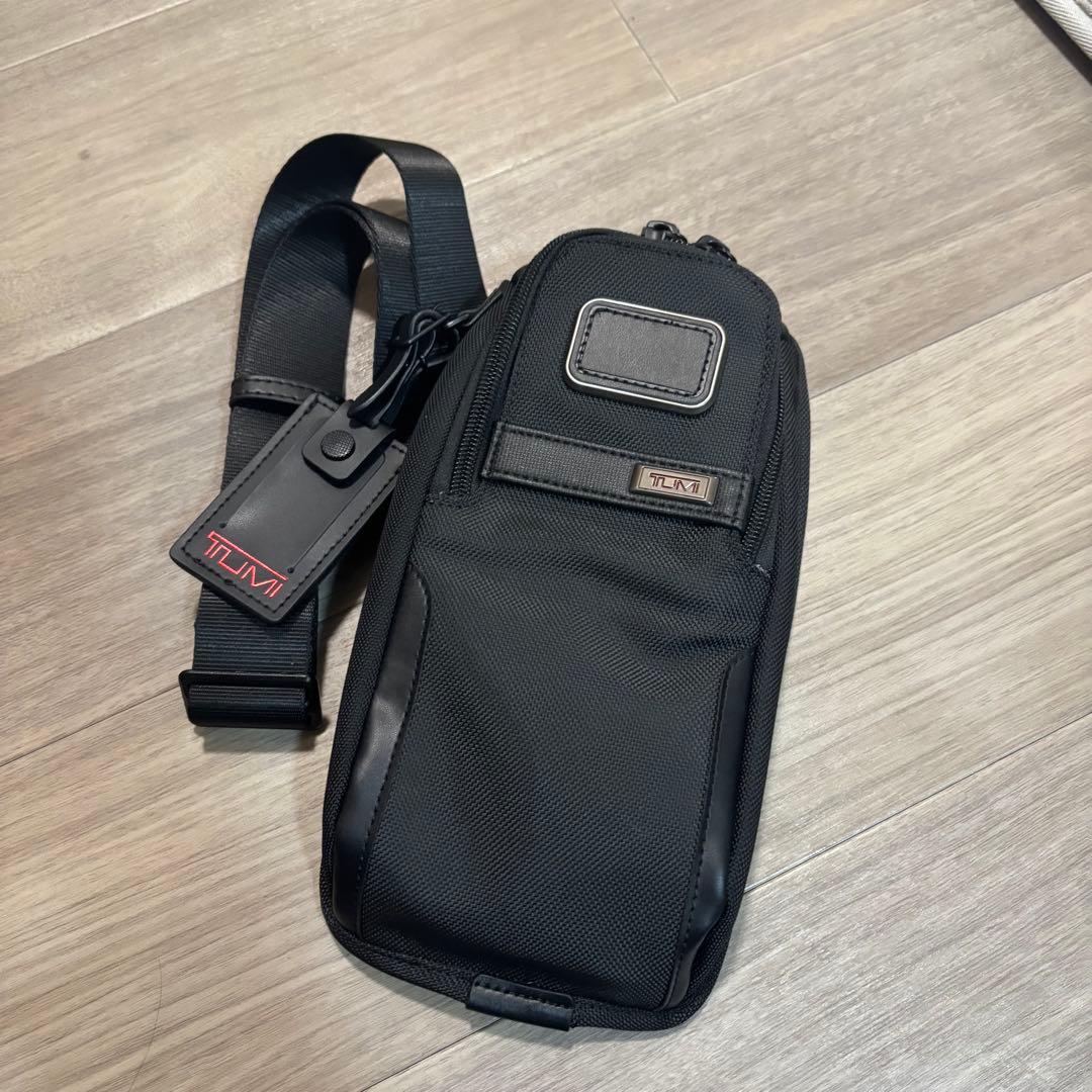 TUMIコンパクトスリング　スマホショルダーバッグ