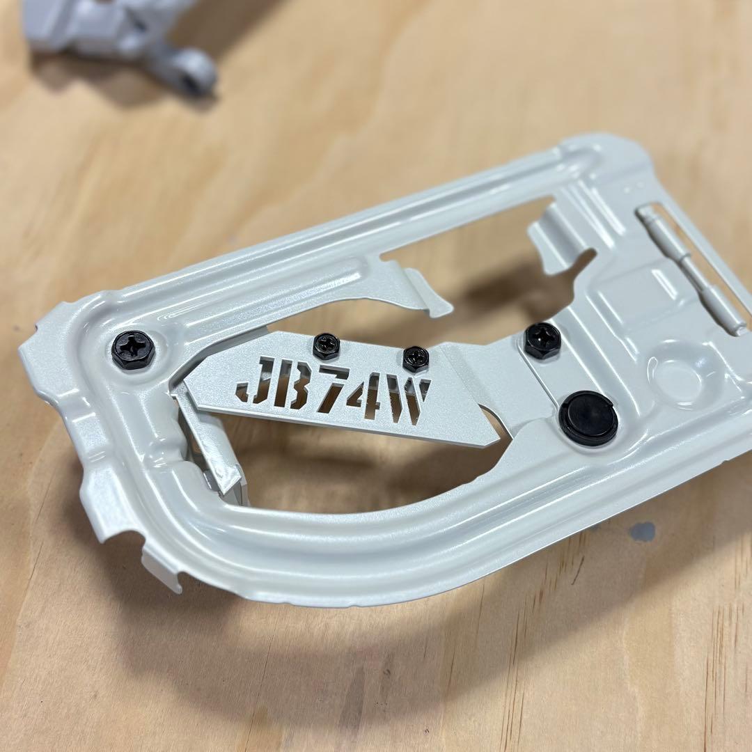 Masaシエラ用JB74W刻印式スケルトン型燃料リッド&インナーフレーム