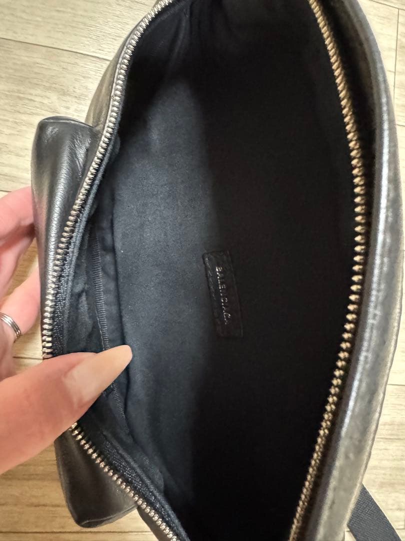 BALENCIAGA バレンシアガ　⭐︎ ボディバッグ