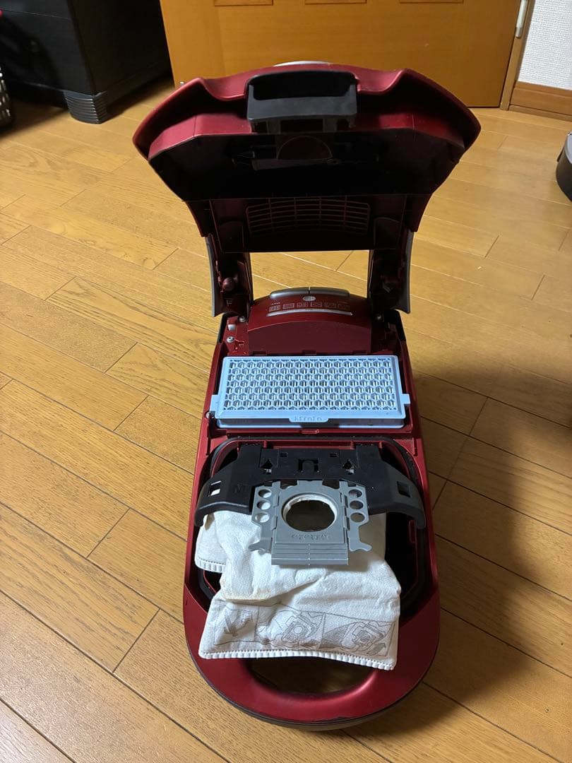 ドイツ製掃除機　Miele ミーレ　S4580 ダストバッグセット付き