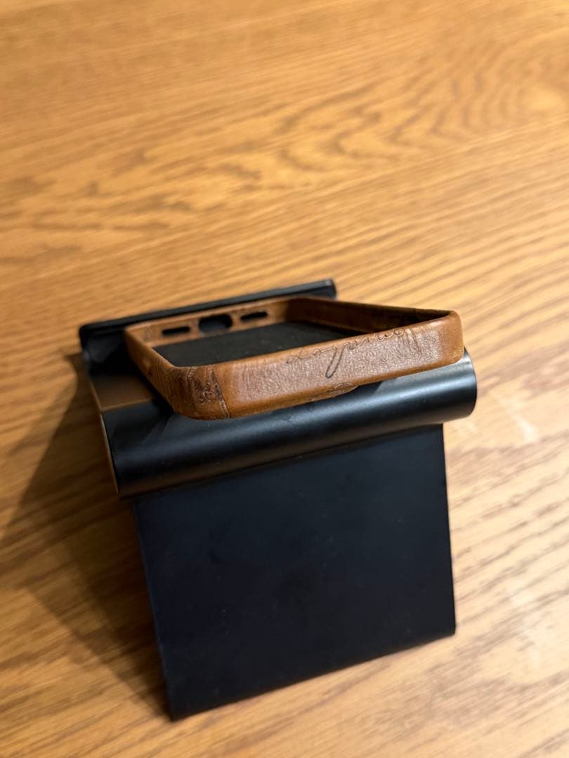 【極美品】Berluti iPhone15 pro用ケース