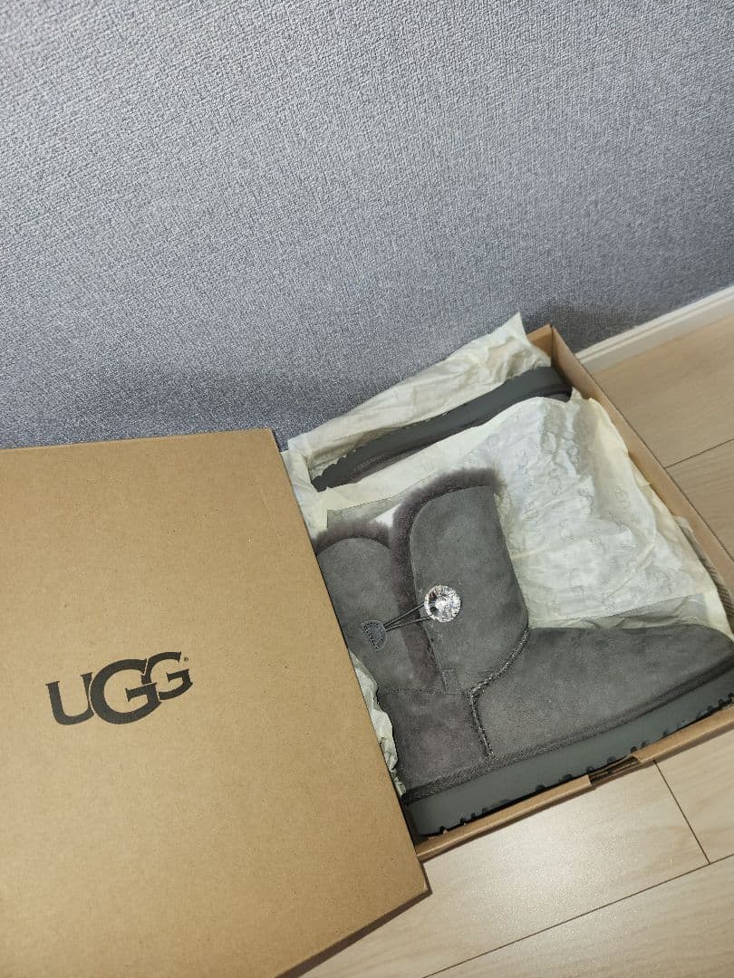 新品 UGG BAILEY Button スワロフスキー ベイリーボタン 8
