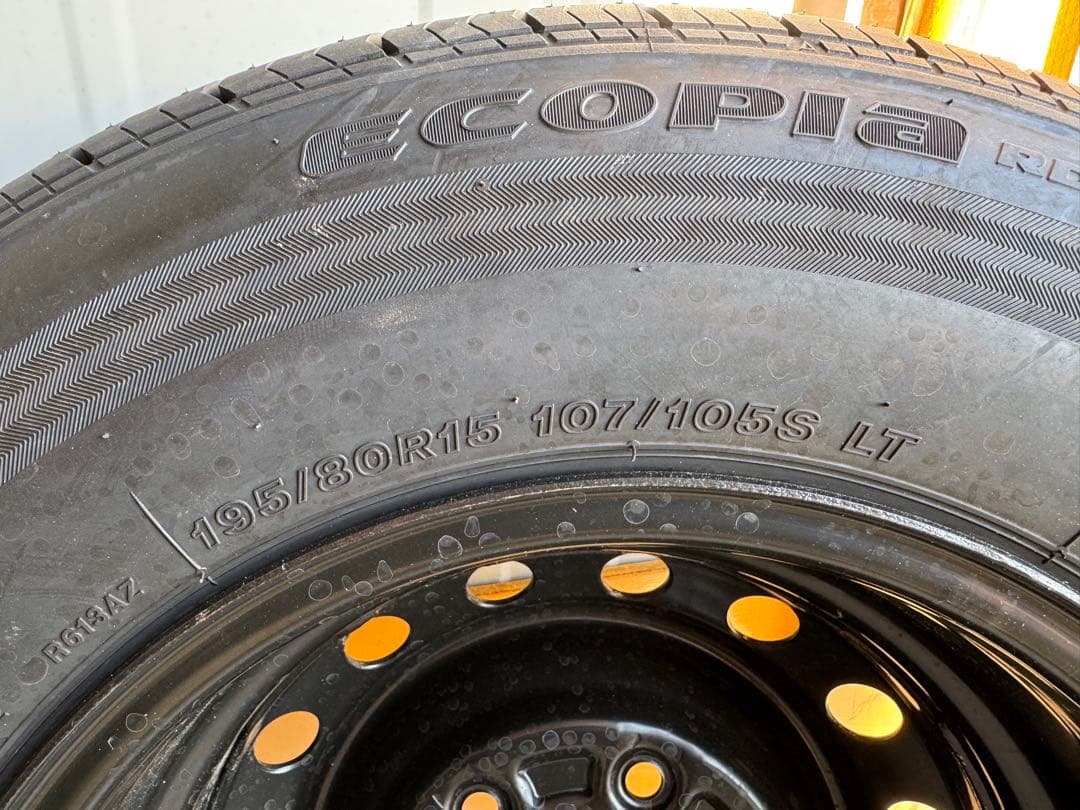ブリヂストン エコピア　ハイエース純正15インチ タイヤセット5本スペア含む