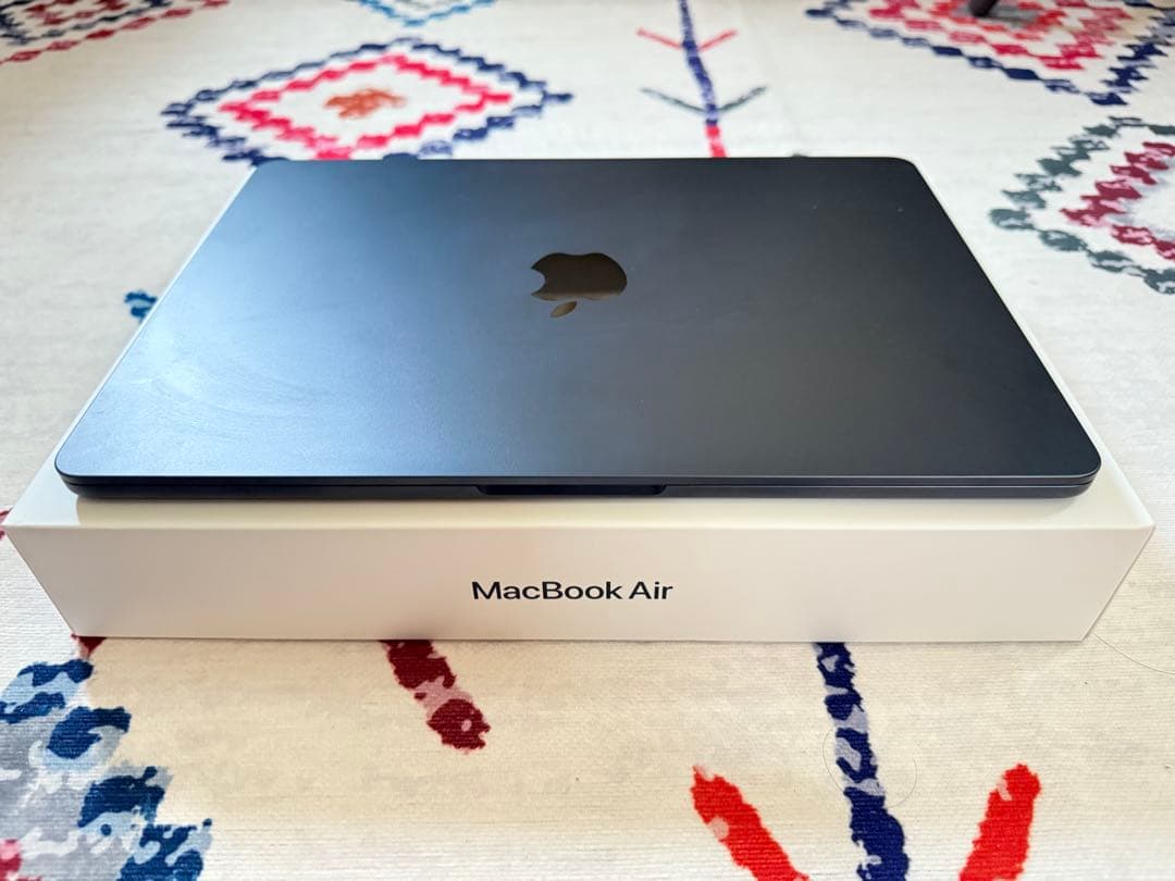 こ*き様 MacBook Air M2 バッテリー100%