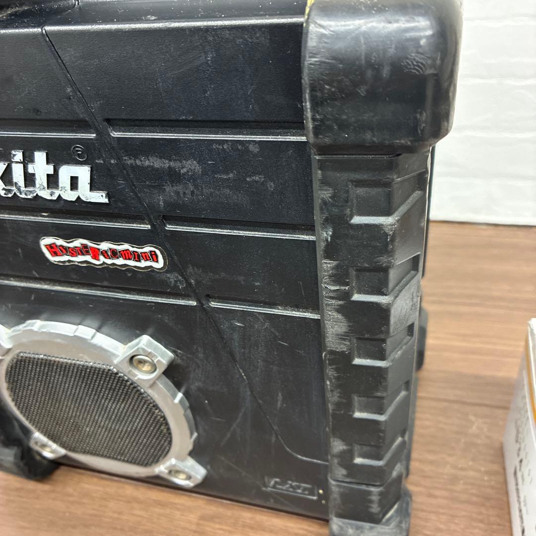 マキタ 充電式ラジオMR103 黒 アダプタ(新品)付き 動作問題なし 傷多め