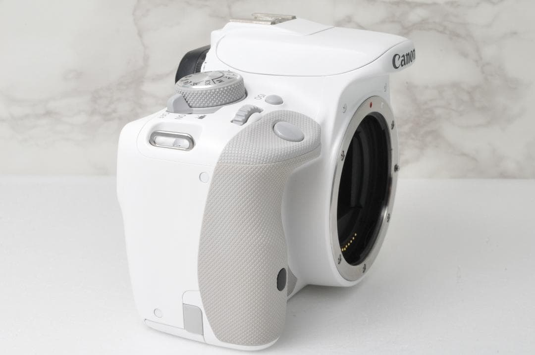 ショット数少なめ Canon EOS Kiss X7⭐️ホワイト スマホ転送