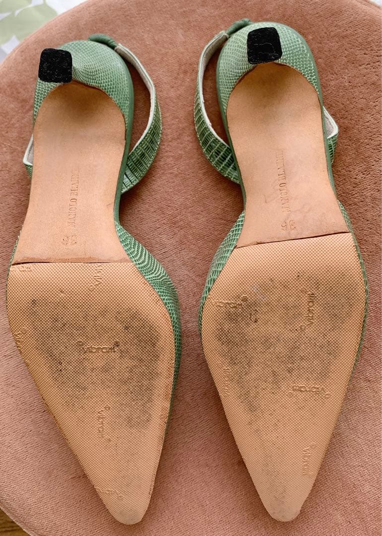 【美品】Manolo Blahnik グリーン ポインテッドトゥ ヒール