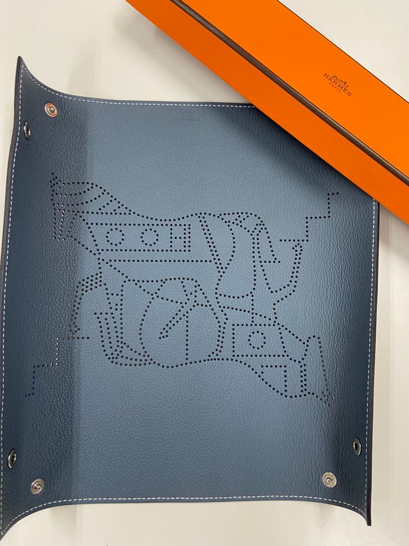 HERMES エルメス　レザー小物入れトレー　馬