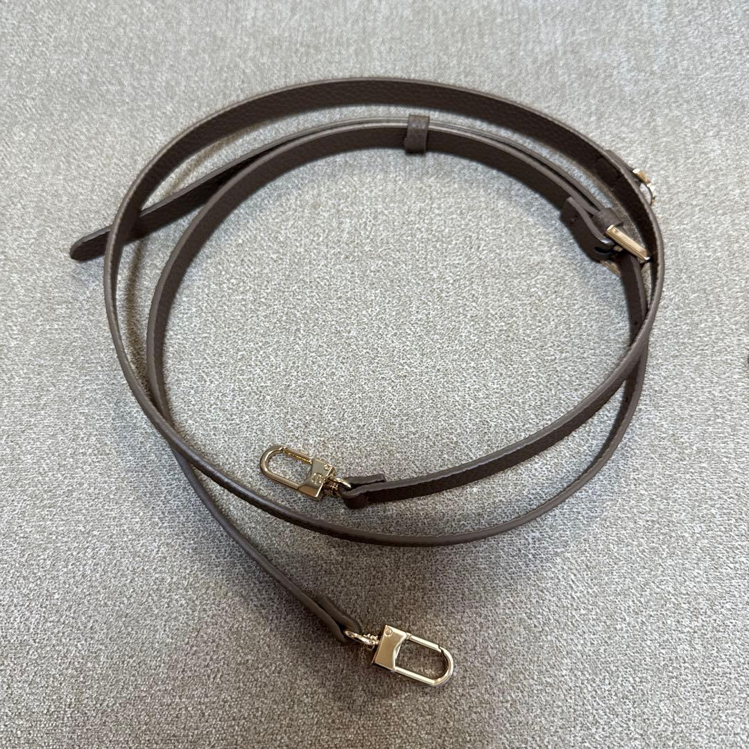 CUSTYPE iPhone用レザー調ケース モカ　iPhone16pro