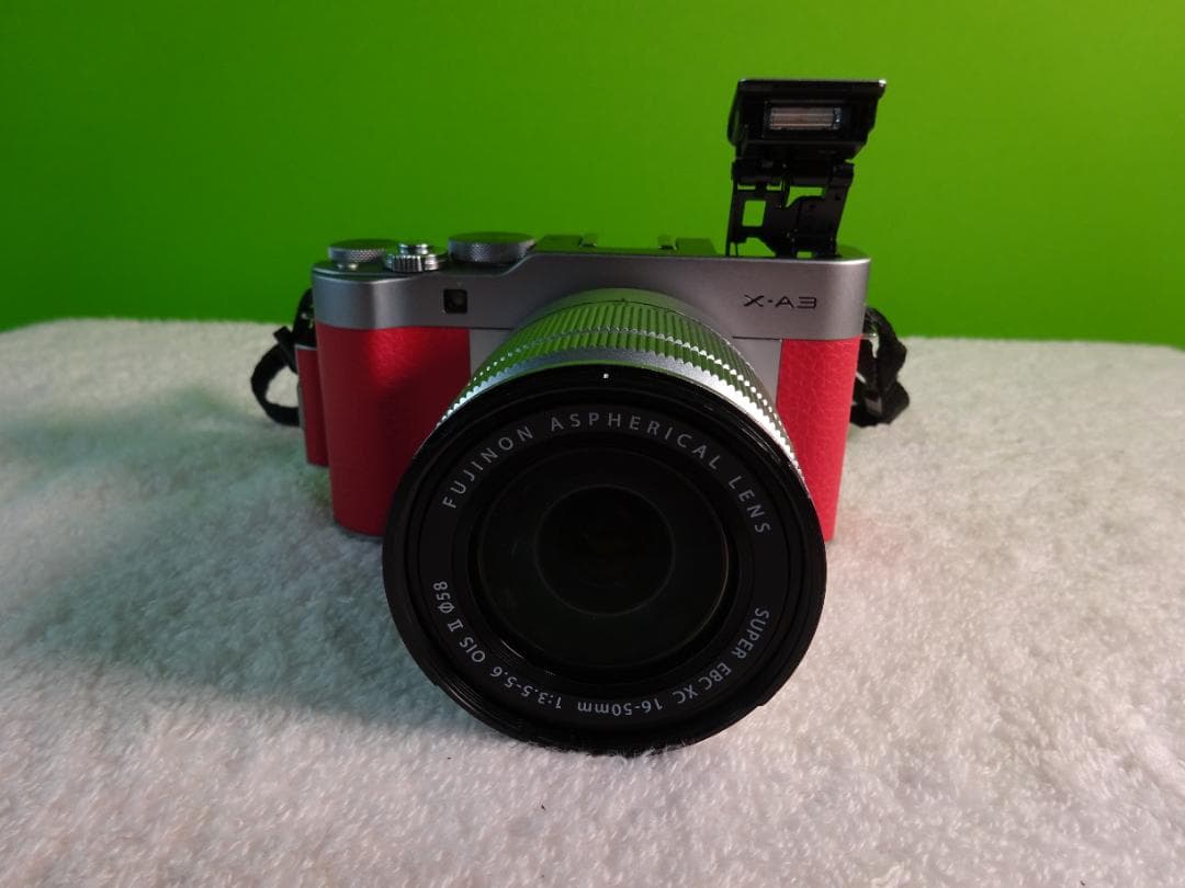 Fujifilm X-A3 ミラーレスカメラ シルバー/レッド　動作品