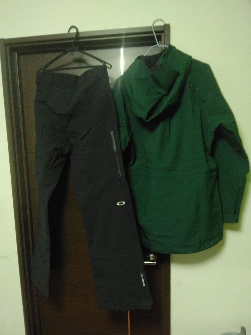 新品 OAKLEY M 上下セット　スノーシェル　スキー スノーボード ウエア