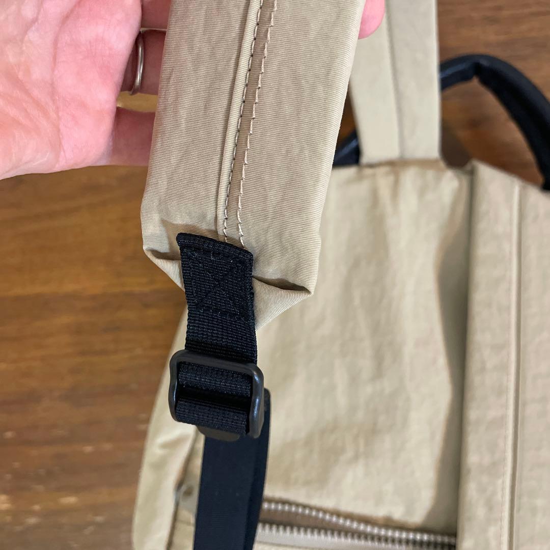 美品　ニジュウカノウ　ライトナイロンリュックS ライトベージュ