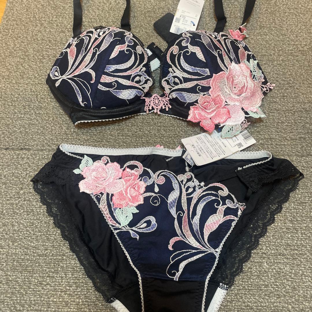 サルート 花柄刺繍 ブラジャーＦ70ショーツLサイズセット