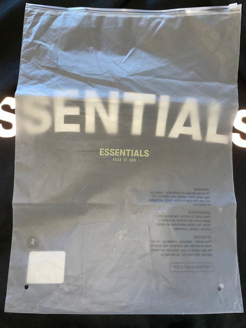 ESSENTIALS フード付きパーカー ブラック