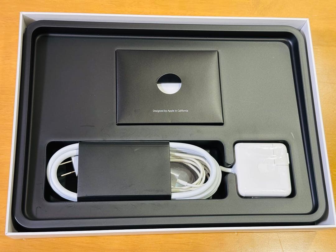 MacBook Air 13インチ 2017 128GB 箱、付属品、おまけ付き