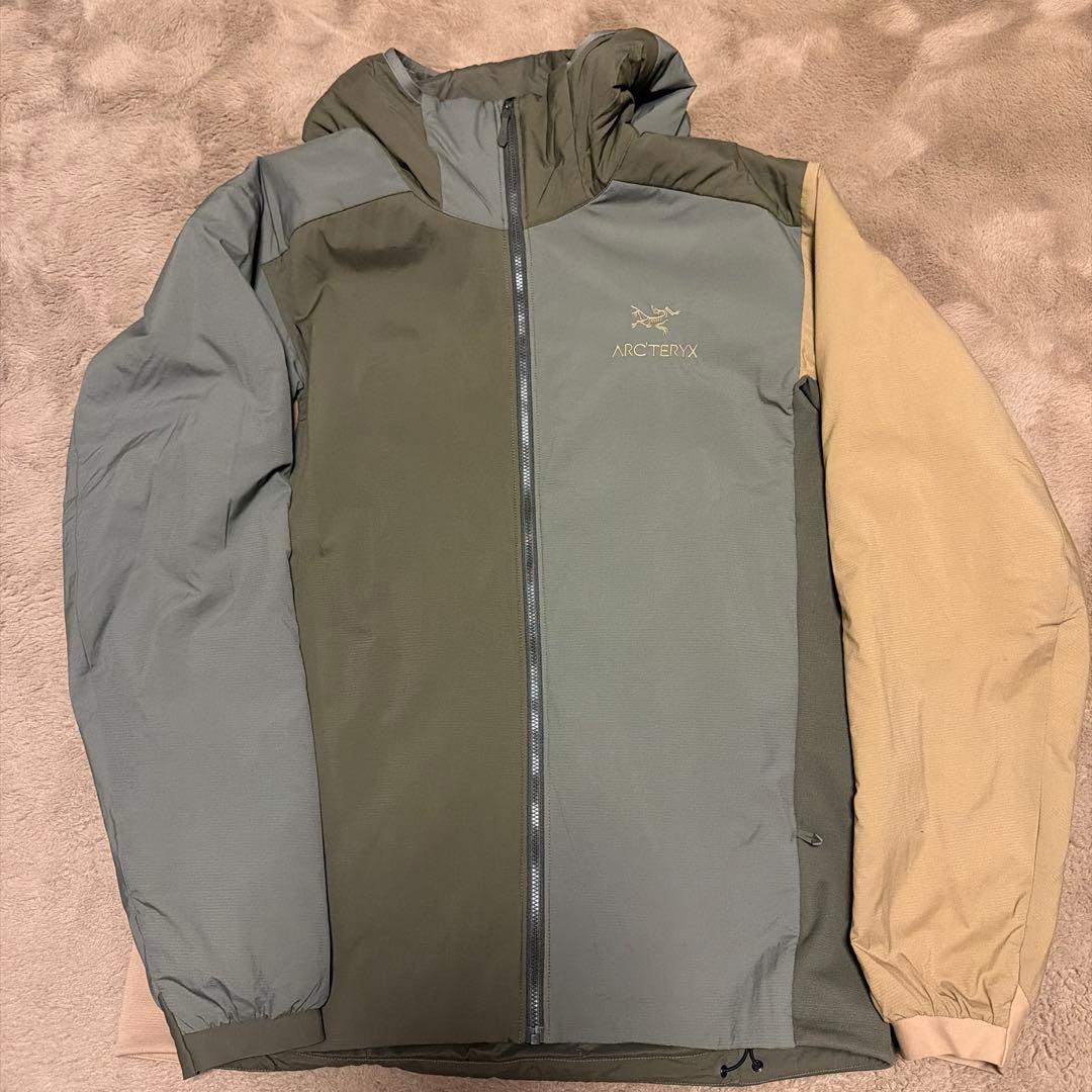 アークテリクス　アトムフーディー　Mサイズ