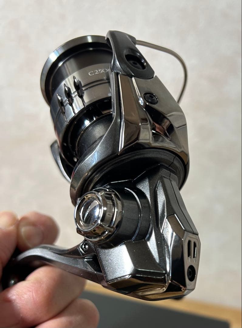 【格安】シマノ25 COMPLEX XR C2500 F4 XG