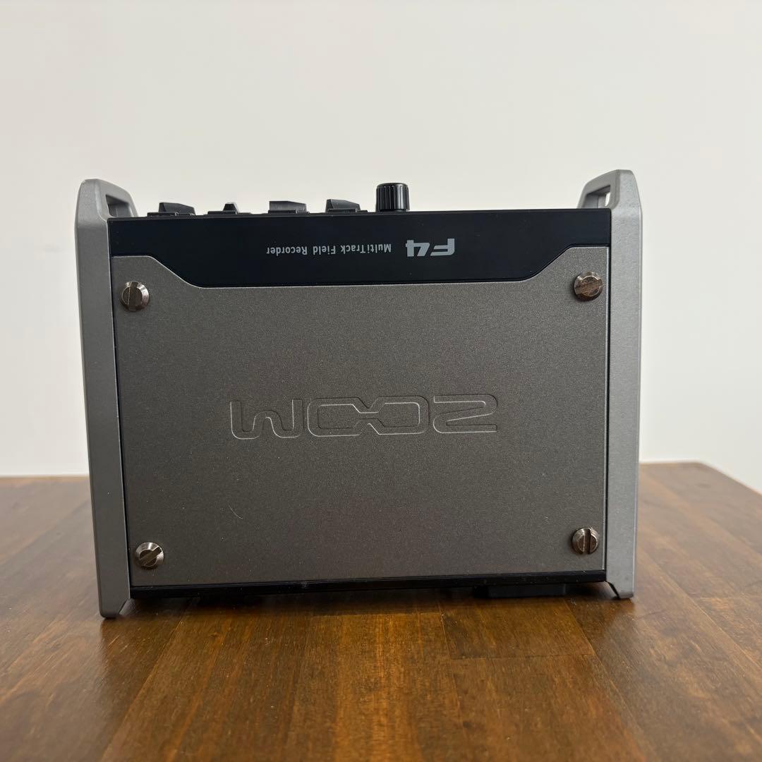 ZOOM F4（ズーム F4）　8トラック フィールドレコーダー