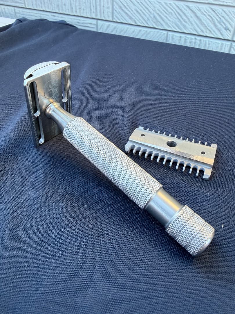 Above the Tie S1両刃カミソリ　SB・OC