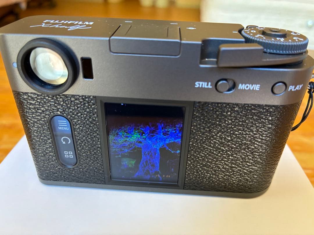 FUJIFILM Xhalf コンパクトデジタルカメラ　チャコールシルバー