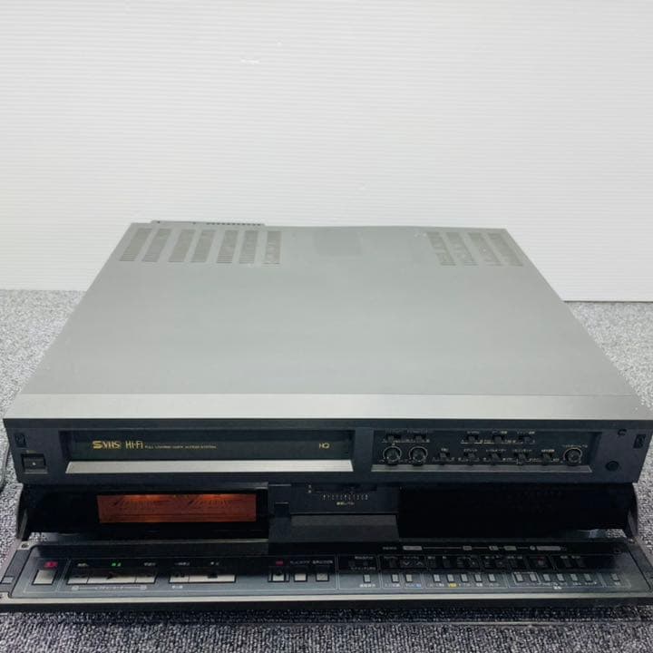 TOSHIBA  VHS業務用ビデオデッキ　A-V70