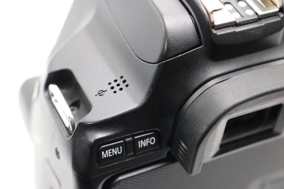 美品ですが少し訳あり 【Canon EOS Kiss X10 ダブルレンズ】