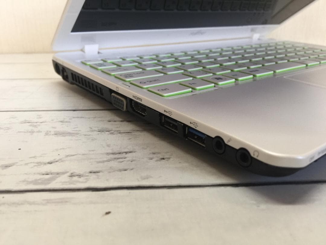 富士通　LIFEBOOK SH54/G13.3型液晶 軽量コンパクトパソコン