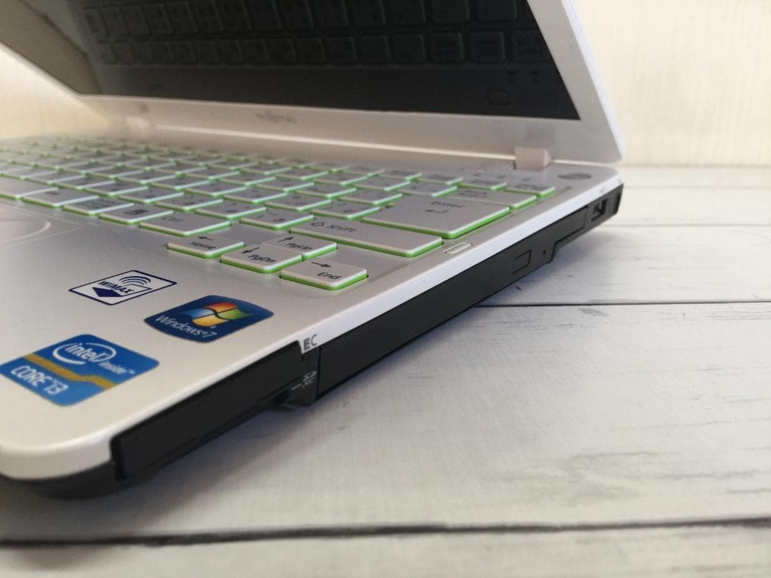 富士通　LIFEBOOK SH54/G13.3型液晶 軽量コンパクトパソコン