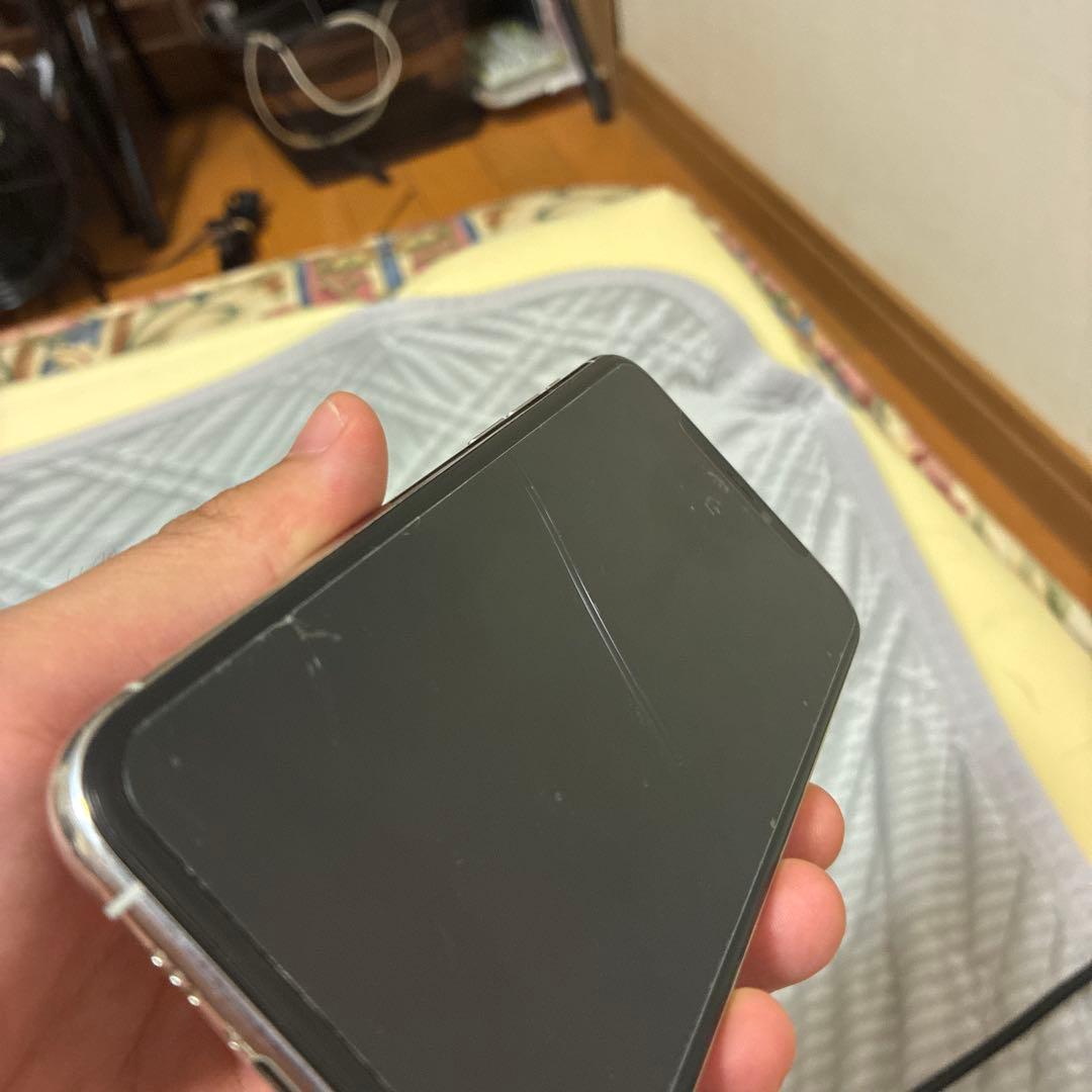 L*y様 Apple iPhone 11 Pro 256GB シルバー 本体