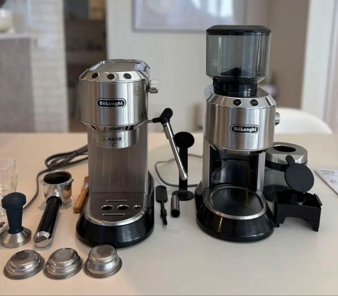 美品　デロンギDeLonghiエスプレッソマシン、グラインダーセット　おまけつき