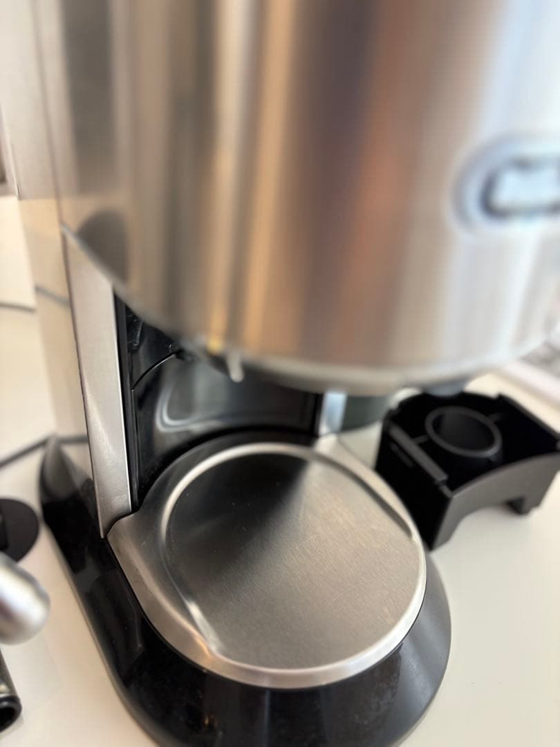 美品　デロンギDeLonghiエスプレッソマシン、グラインダーセット　おまけつき