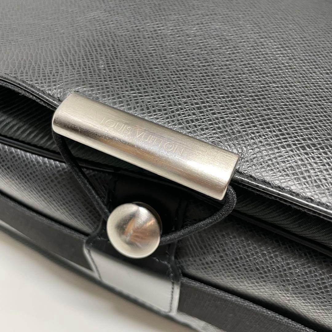 T*R様 LOUIS VUITTON ルイ ヴィトン タイガ ヴィクトール M3