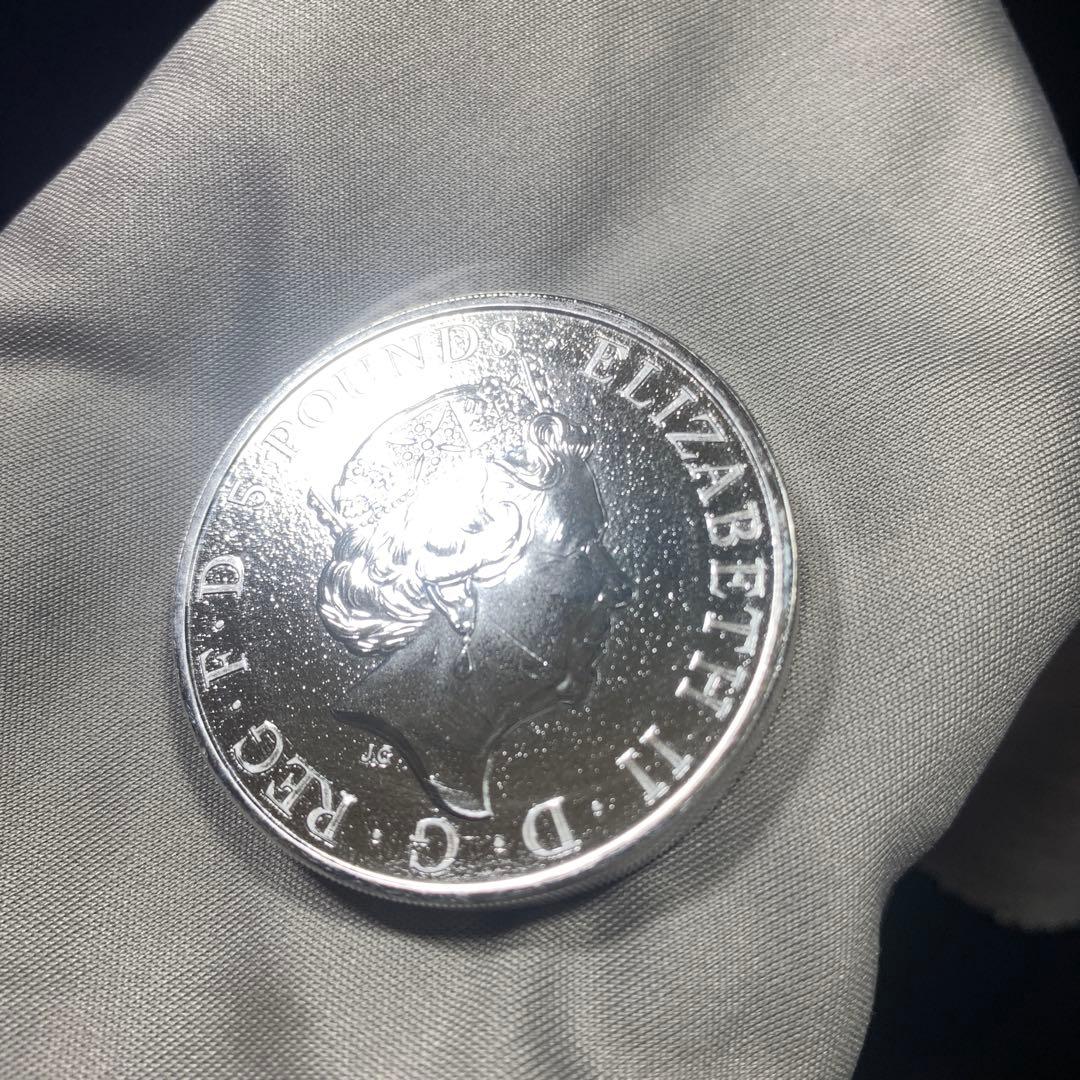 その5　純銀貨 2オンス クイーンズビースト　2016 ライオン・イングランド