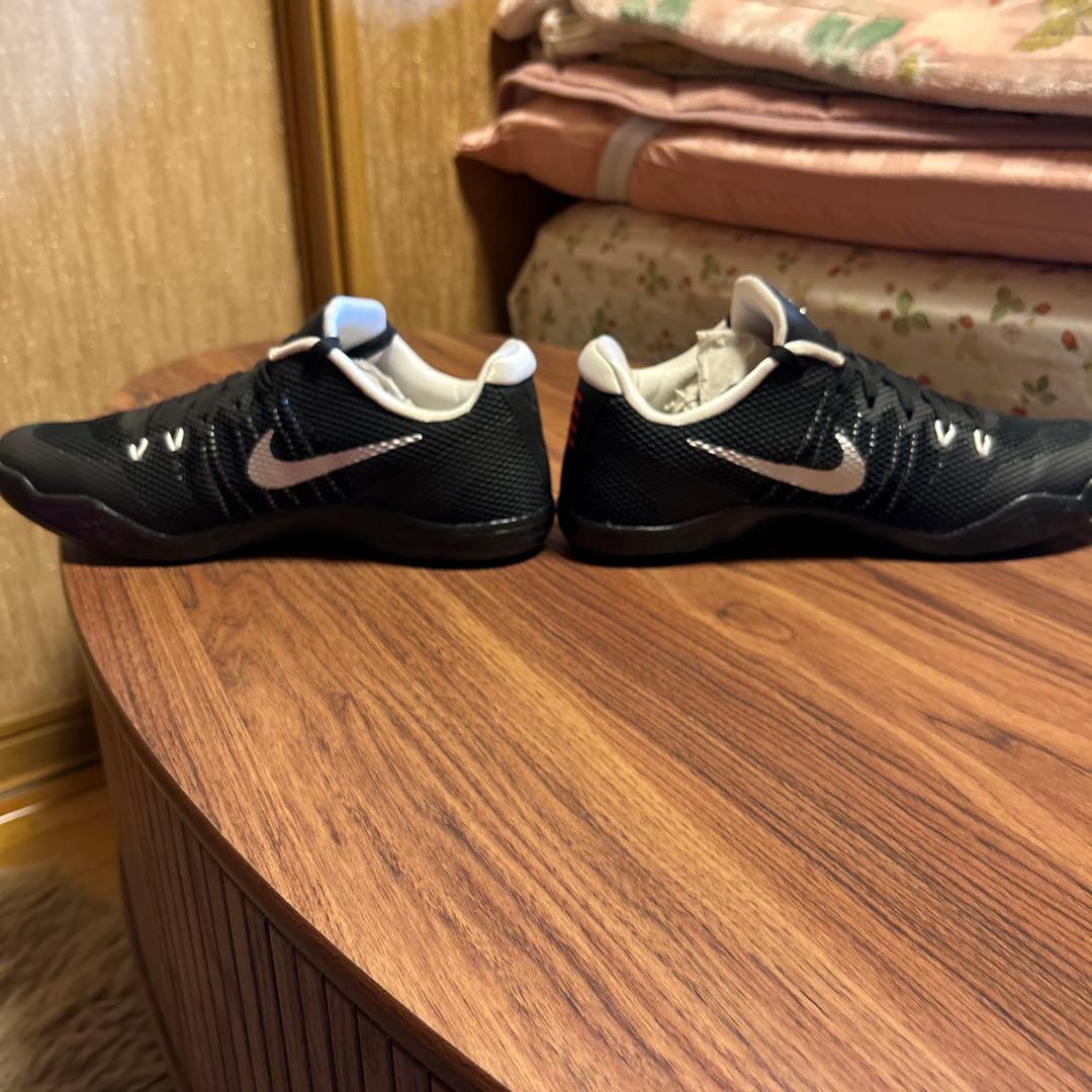 KOBE 11 Nike バスケットボールシューズ 黒/白