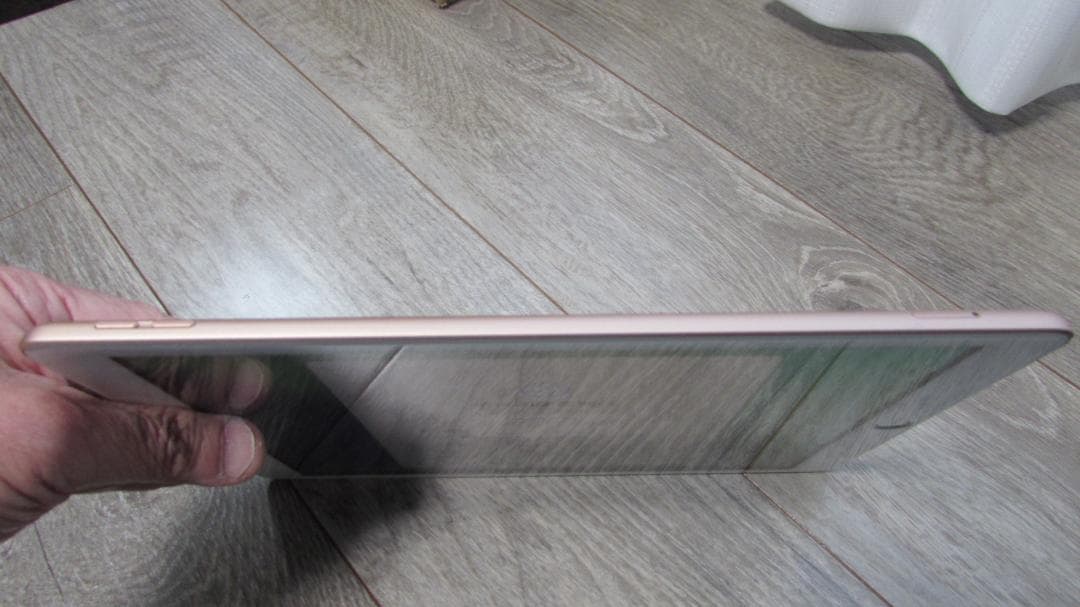 iPad 第7世代 128GB ゴールド MW6G2J／A SIMフリー