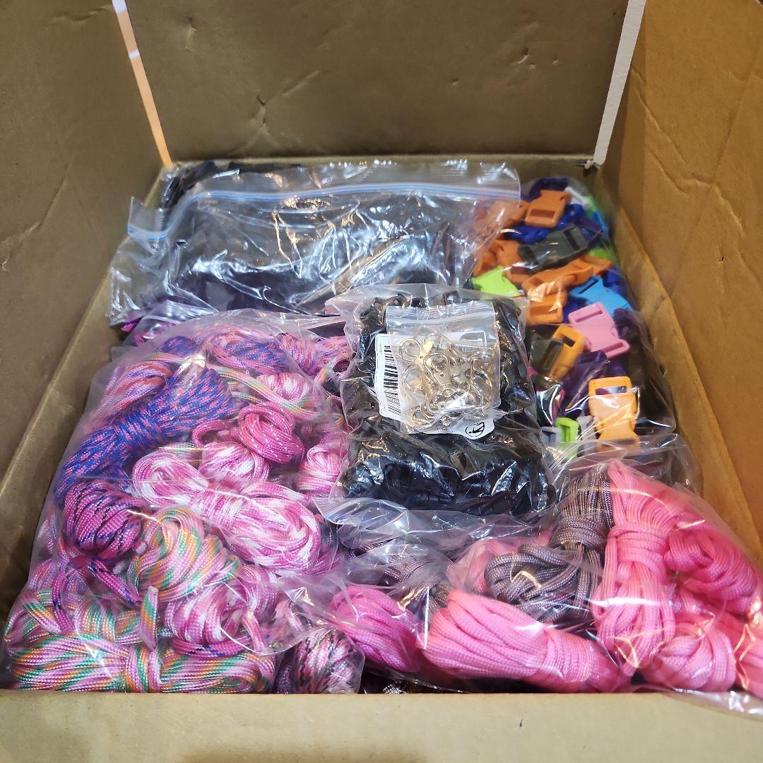 100サイズ箱パラコード紐大量ハンドメイド材料キーホルダーカラビナブレスレット