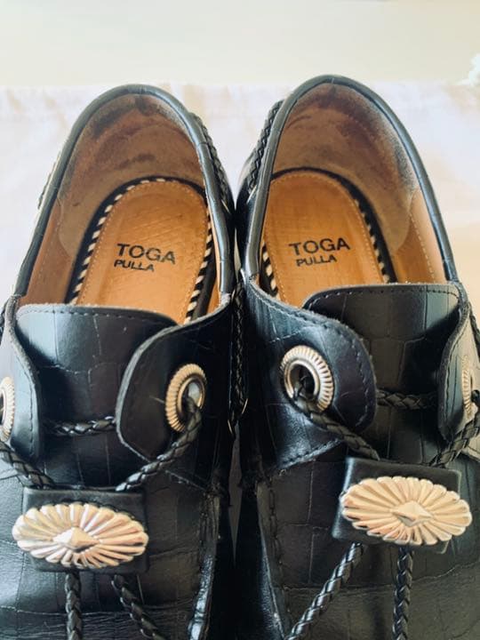 【TOGA PULLA 】レザー EMBOSSED ローファー