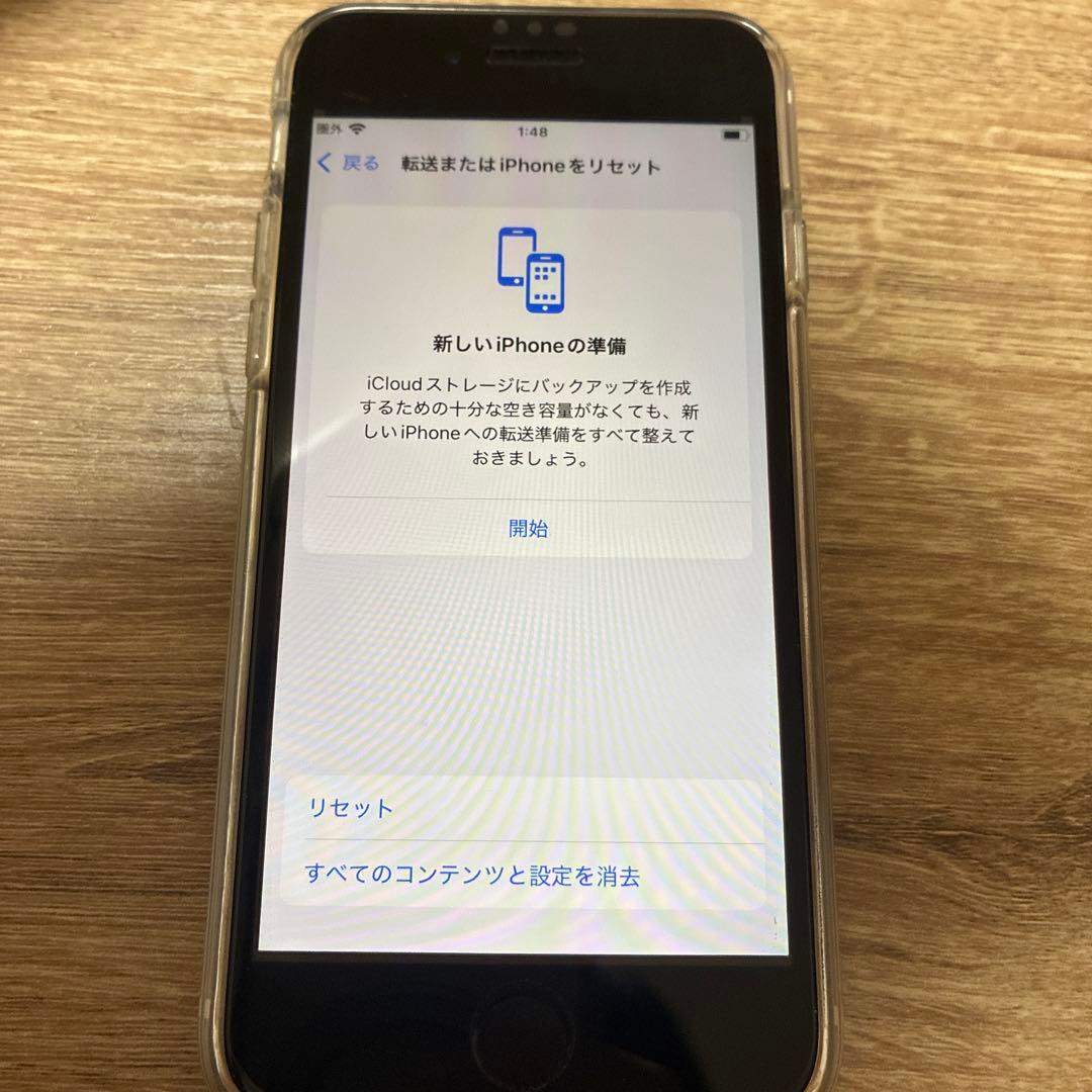 ド*ん様 Apple iPhone SE 64GB ホワイト(箱、ケーブル付属)