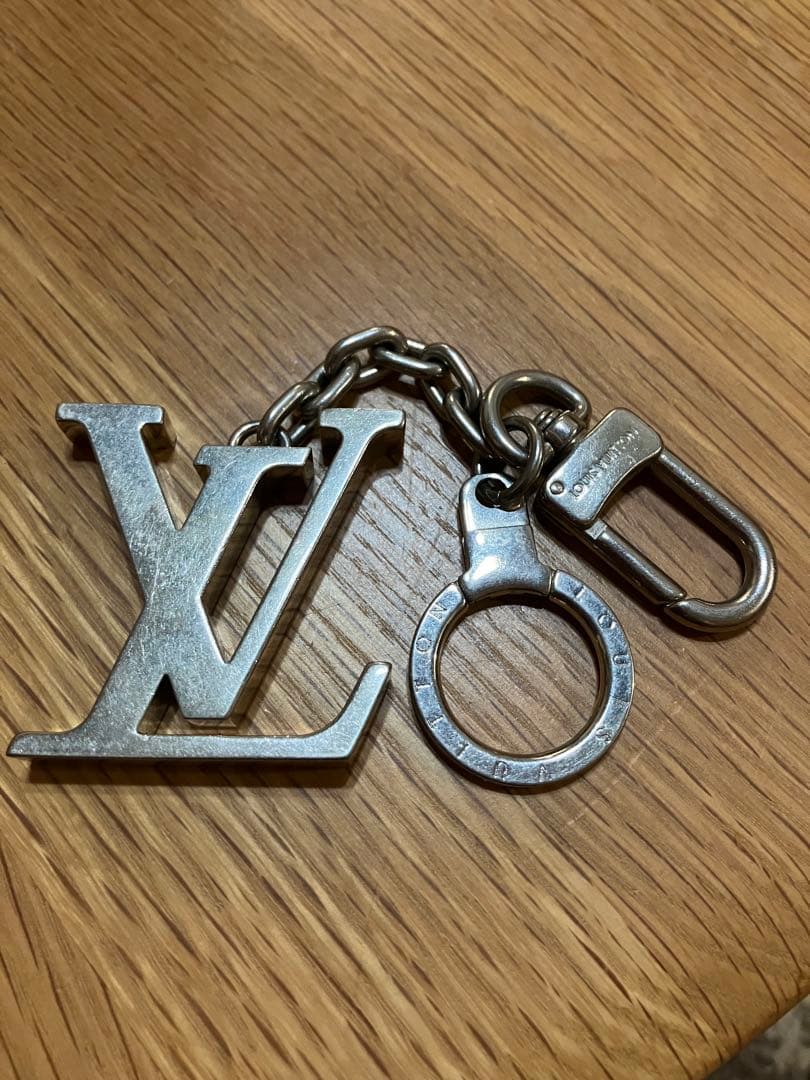 Louis Vuitton ロゴキーホルダー シルバー