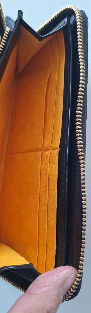 カステルバジャック 長財布 ラウンドファスナー 黒 金